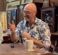 Antiques Expert finds New Life